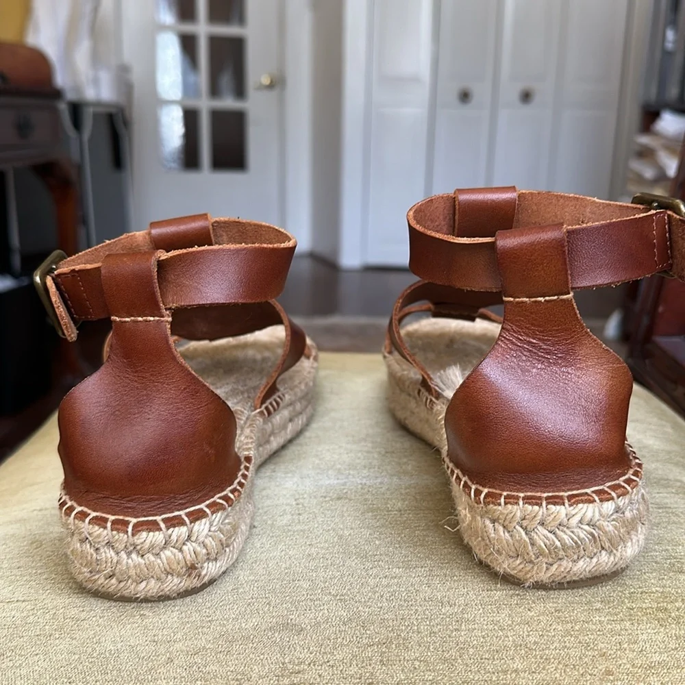 Soludos step out